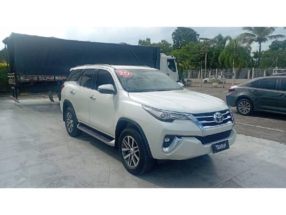 TOYOTA HILUX SW4 2.8 SRX 4X4 7 LUGARES 16V TURBO INTERCOOLER DIESEL 4P AUTOMÁTICO